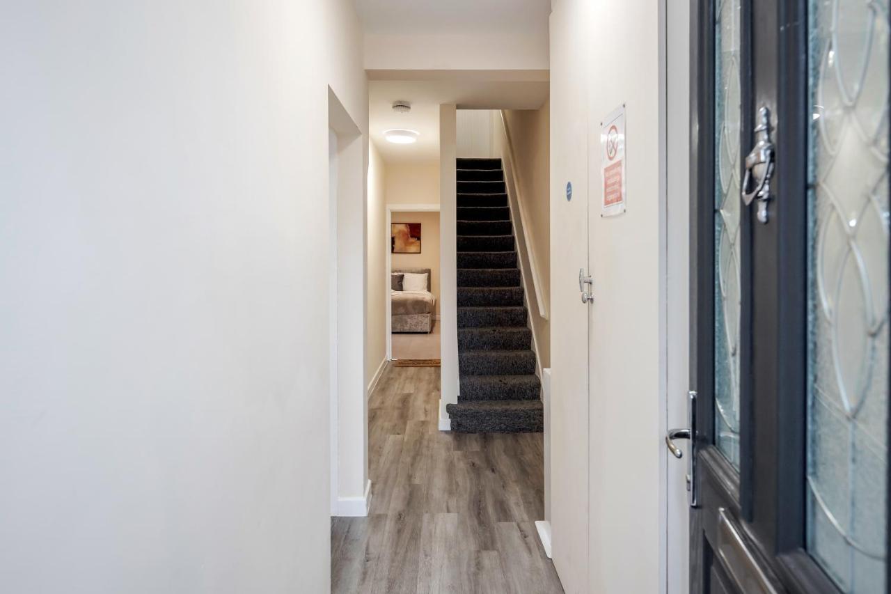 Bedford Hospital Victoria Apartments A And B By Homely Spaces Short Lets & Serviced Accommodation Exterior photo