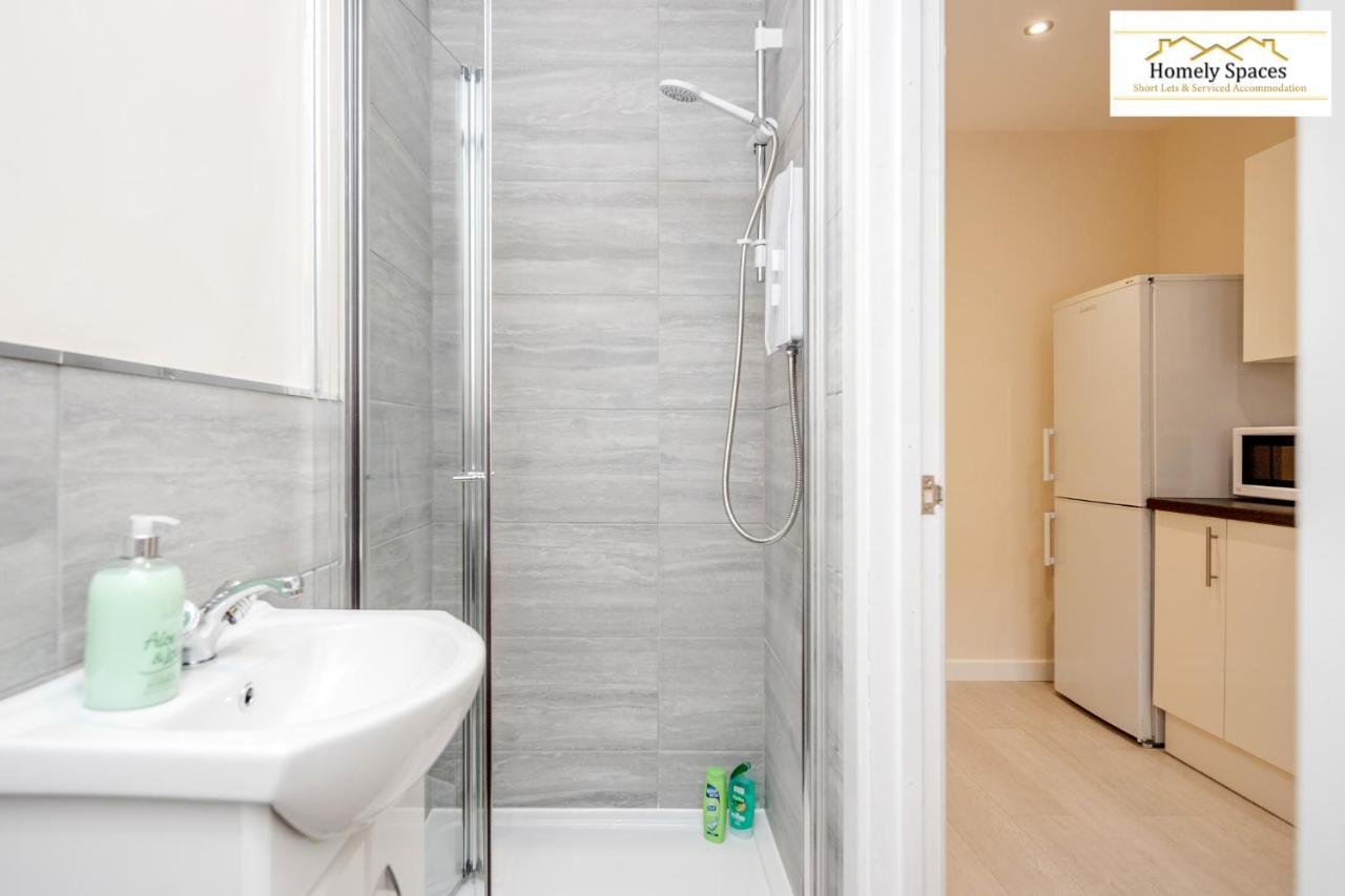 Bedford Hospital Victoria Apartments A And B By Homely Spaces Short Lets & Serviced Accommodation Exterior photo